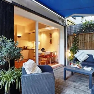 https://nice-centre-superb-flat-with-terrace-and-parking.fr-provencehotel.com